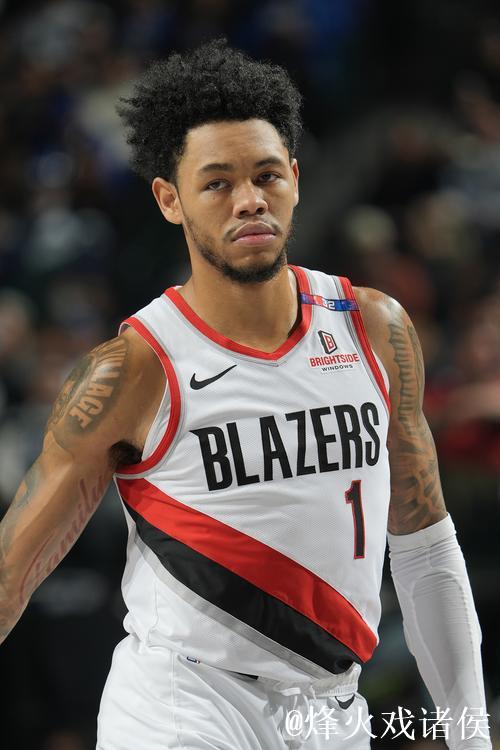 毫无准星!小西蒙斯全场9投仅3中,三分5中0得到9分1助攻 毫无准星!小西蒙斯全场9投仅3中,三分5中0得到9分1助攻